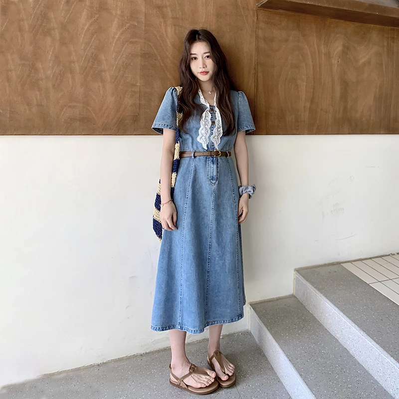 2025夏季新款时尚气质长裙复古v领腰带收腰显瘦蕾丝领牛仔连衣裙