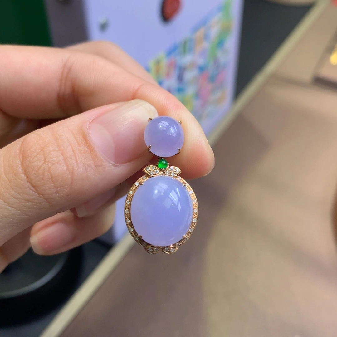 翡翠18K金镶嵌颈饰