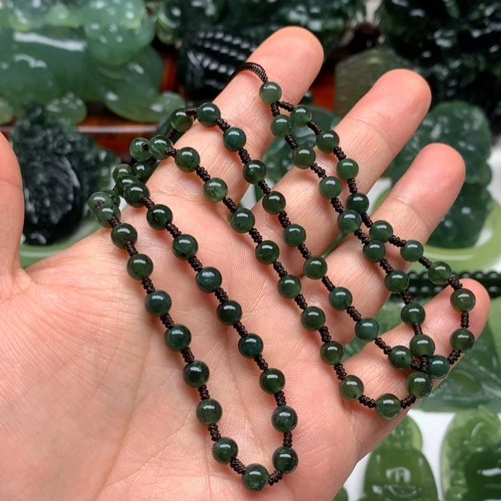 深***！未镶嵌蛇纹石玉颈饰