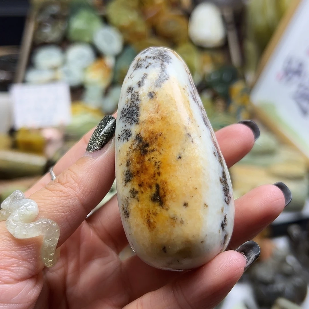 颈饰未镶嵌岫岩河磨玉（透闪石质玉）河磨玉手玩原石