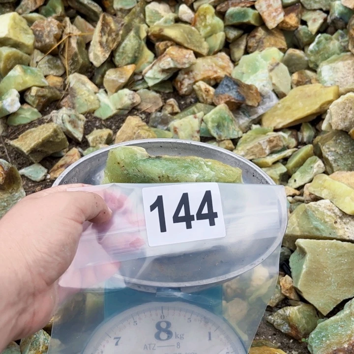 未镶嵌蛇纹石玉珠宝半成品