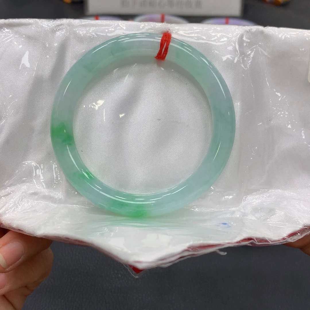 翡翠手镯未镶嵌翡翠30