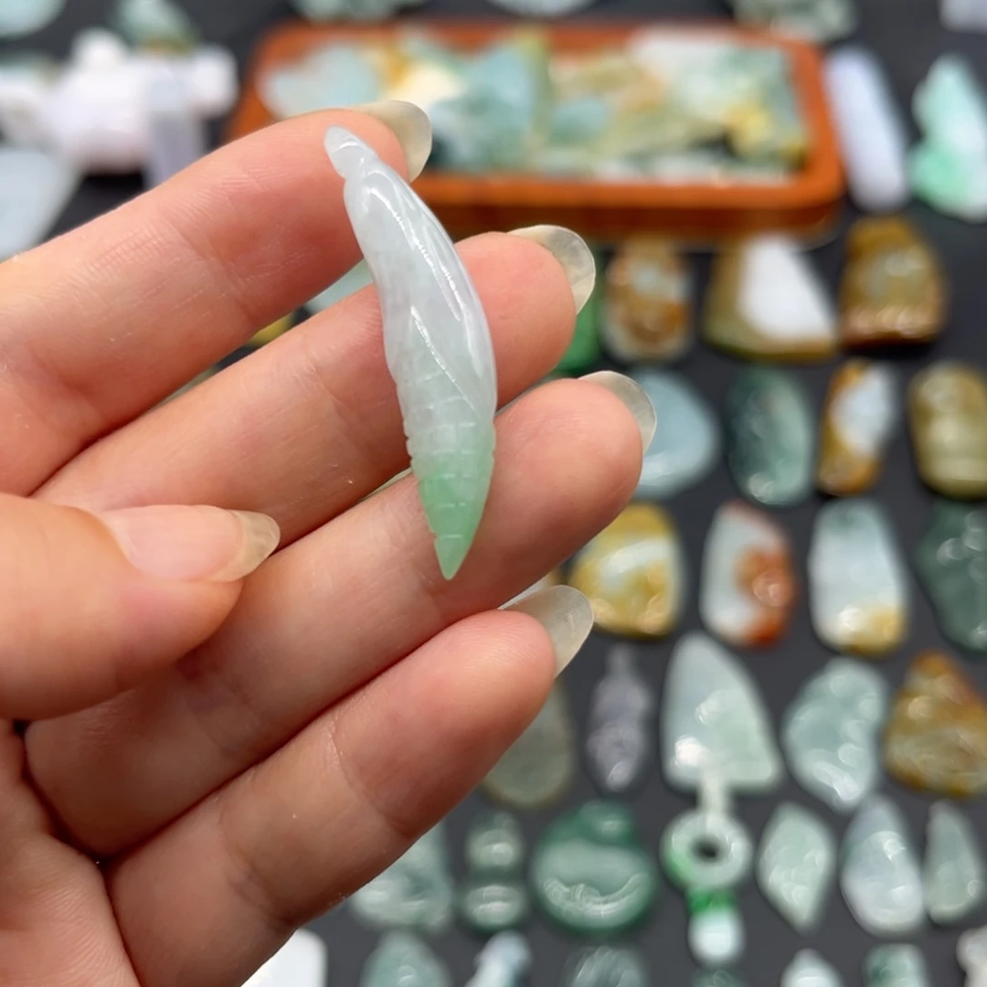 翡翠未镶嵌颈饰玉米