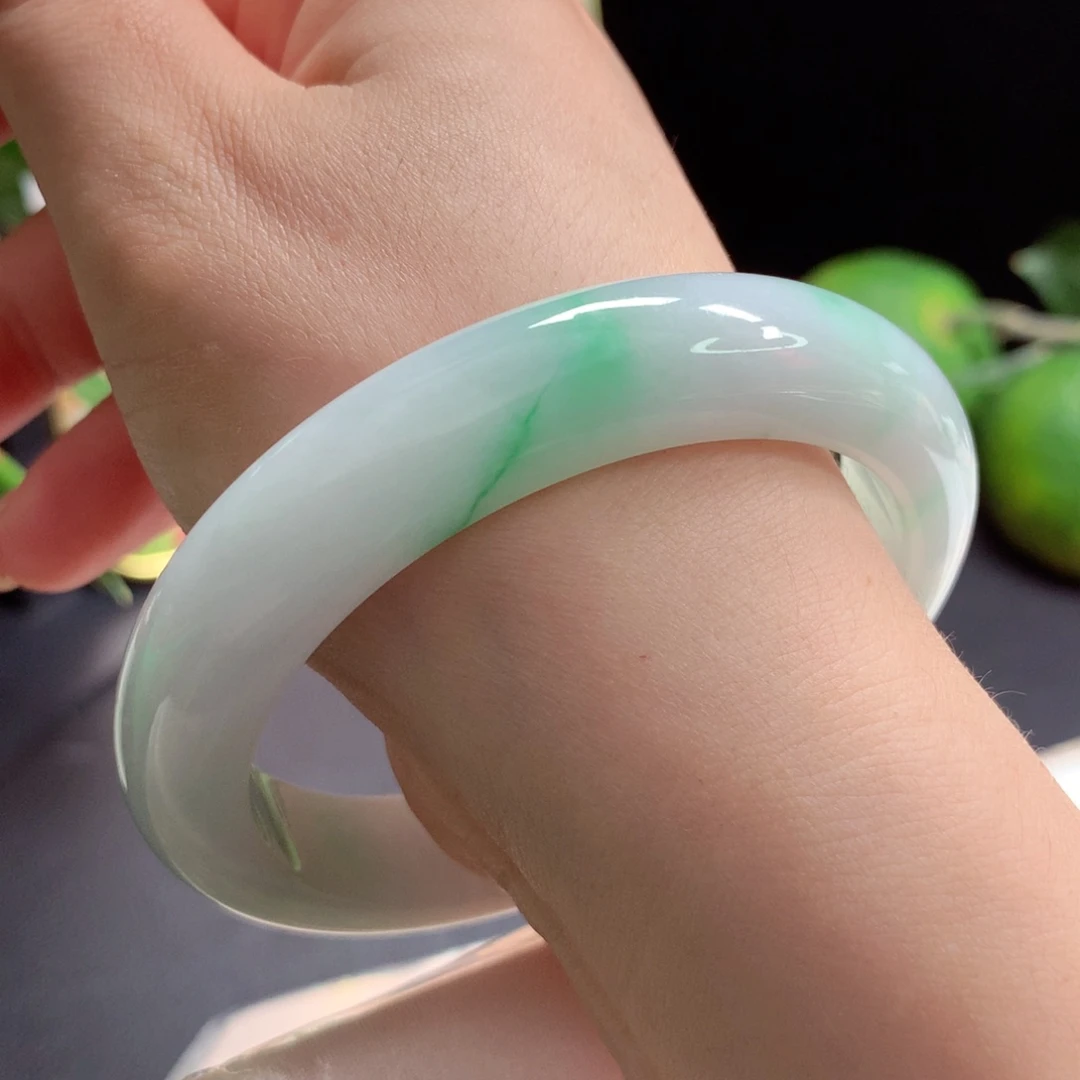 翡翠未镶嵌手镯75细腻白底青