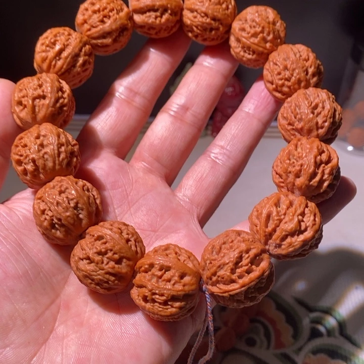 文玩核桃手串…………69