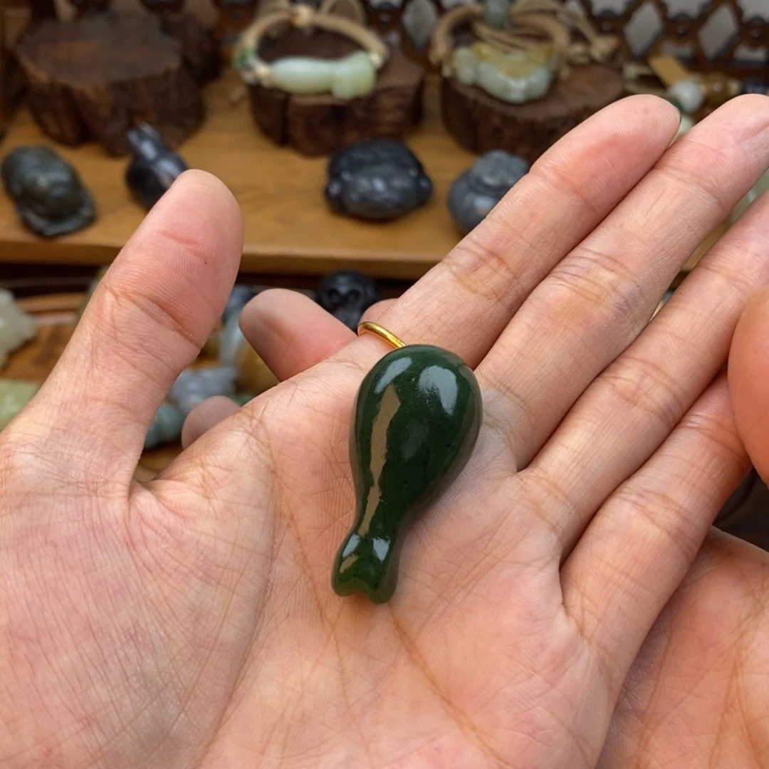皮****颈饰未镶嵌和田玉（碧玉）