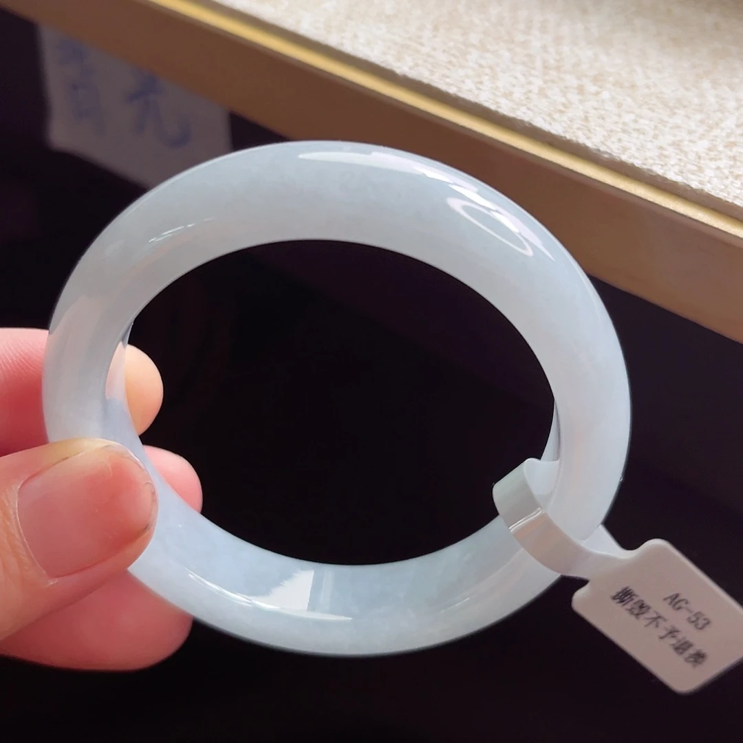 翡翠手镯未镶嵌手镯