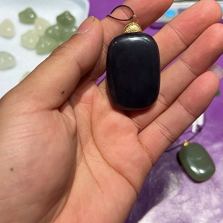 和田玉18K金镶嵌颈饰