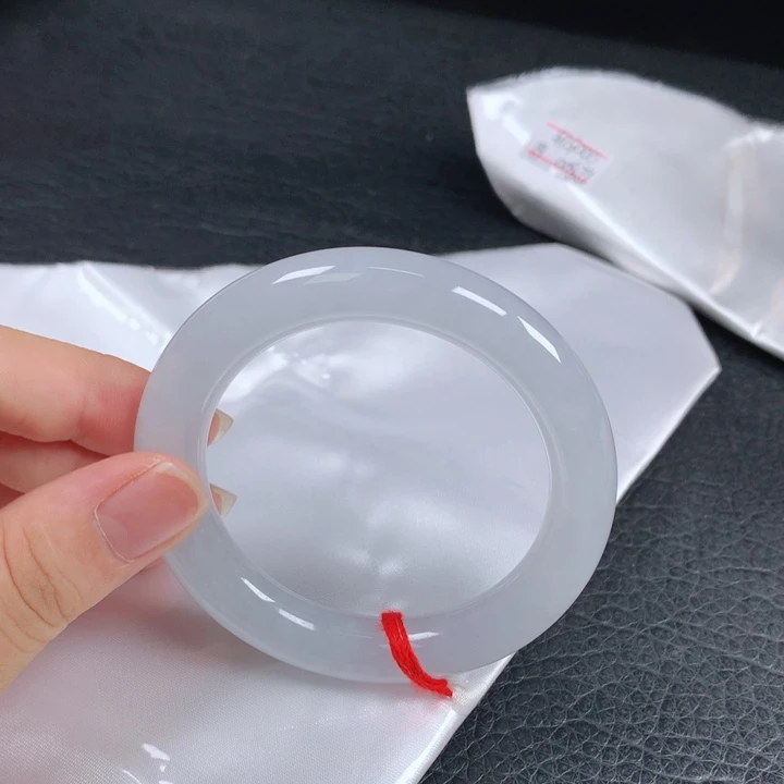 翡翠未镶嵌手镯（圆镯）