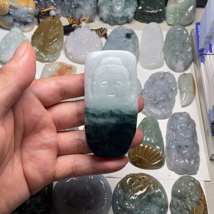 颈饰未镶嵌翡翠佛观天下75