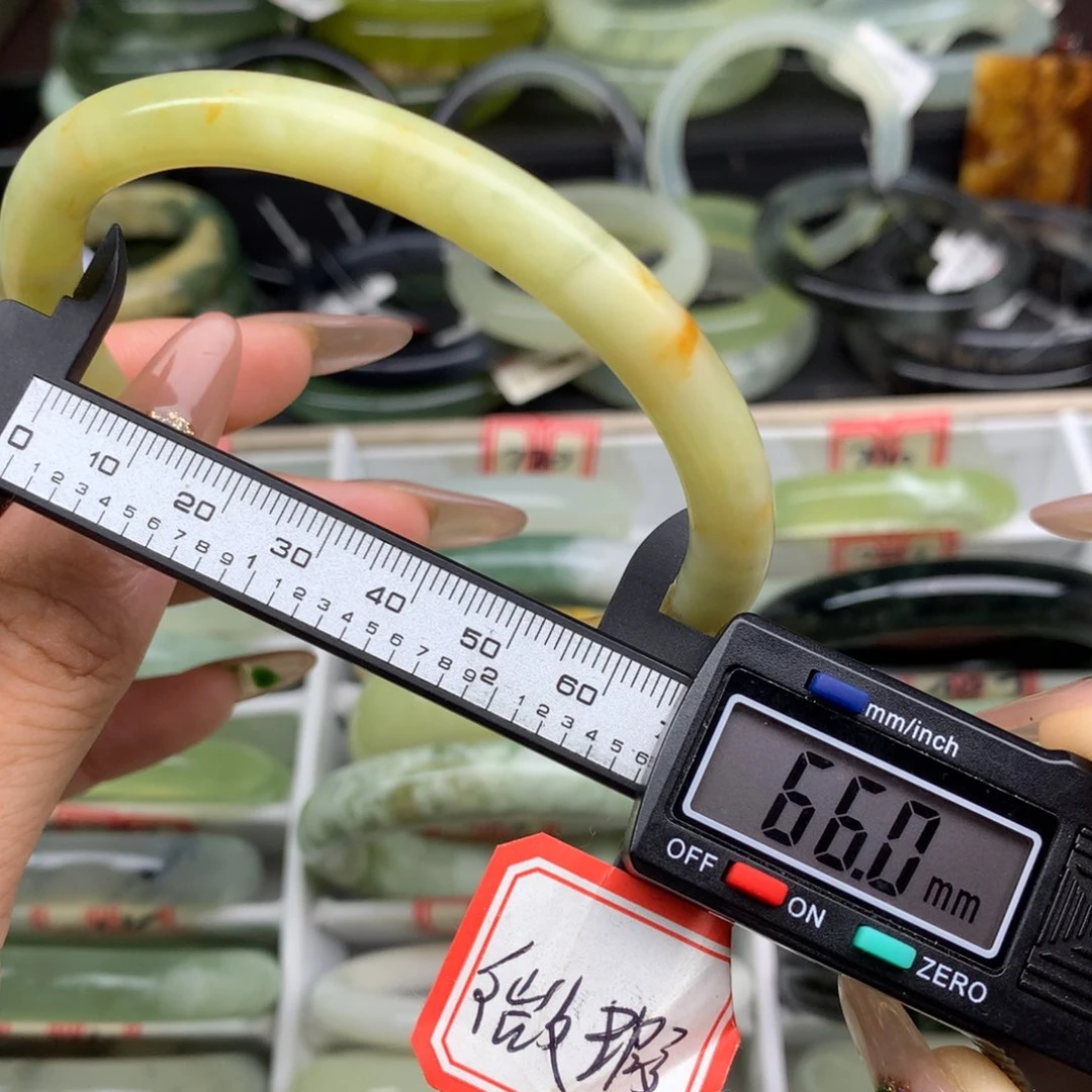 蛇纹石玉未镶嵌手镯771