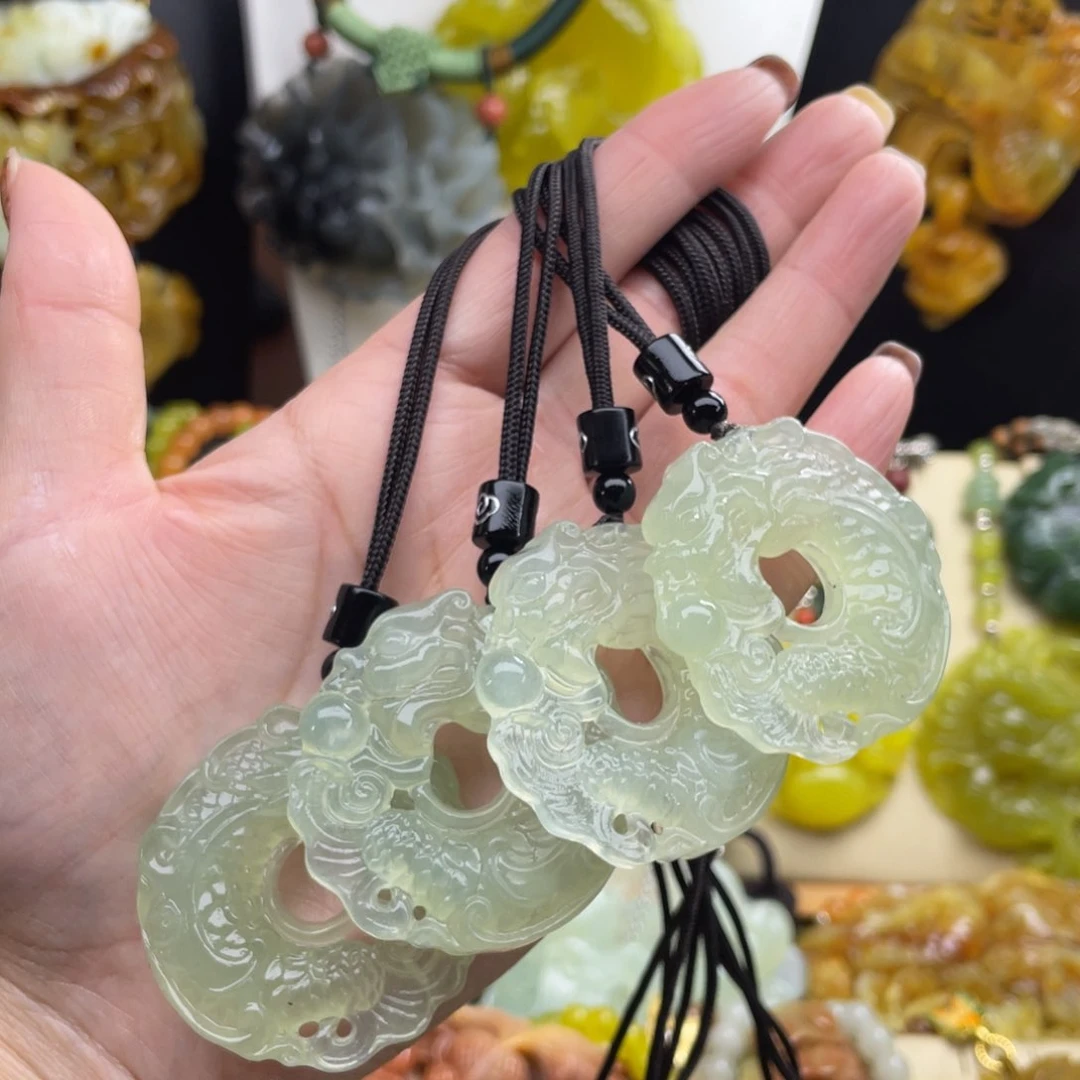 未镶嵌蛇纹石玉颈饰