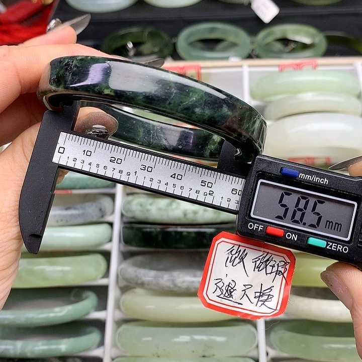 蛇纹石玉手镯未镶嵌A1