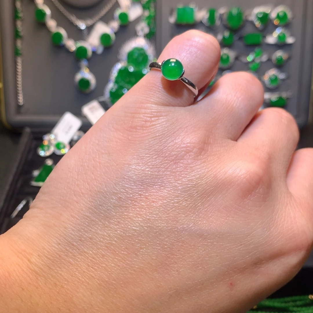 翡翠戒指18K金镶嵌天然翡翠