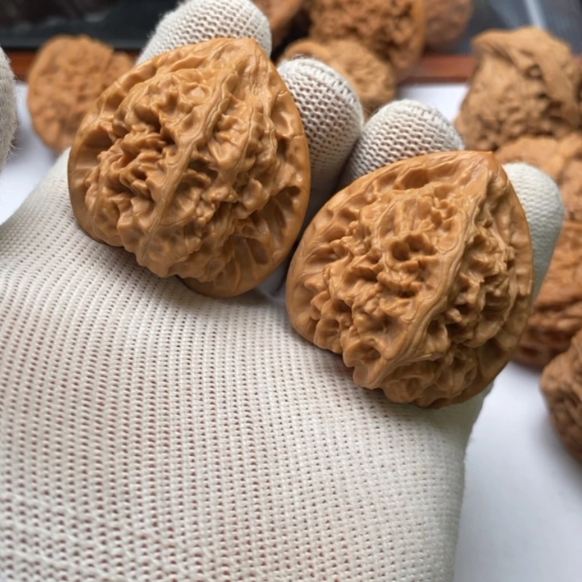 【闪购商品】文玩核桃把件某*菽53成粗