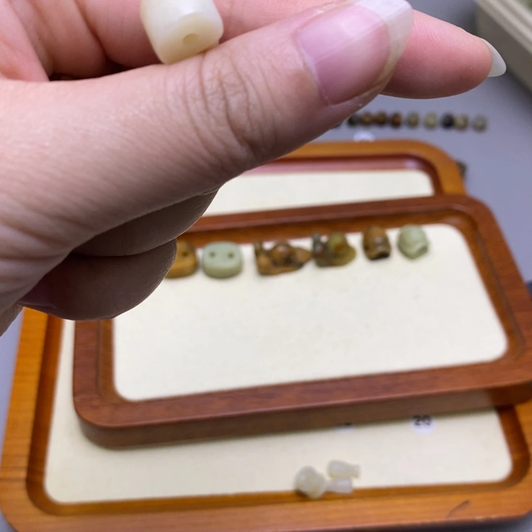 青***棉蛇纹石玉未镶嵌配饰