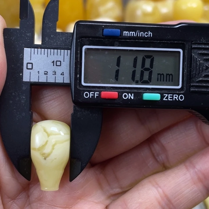 蜜蜡未镶嵌裸石28杂