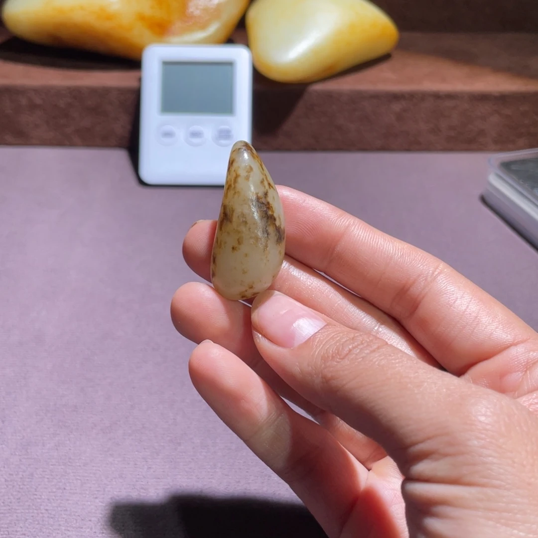 和田玉未镶嵌把件