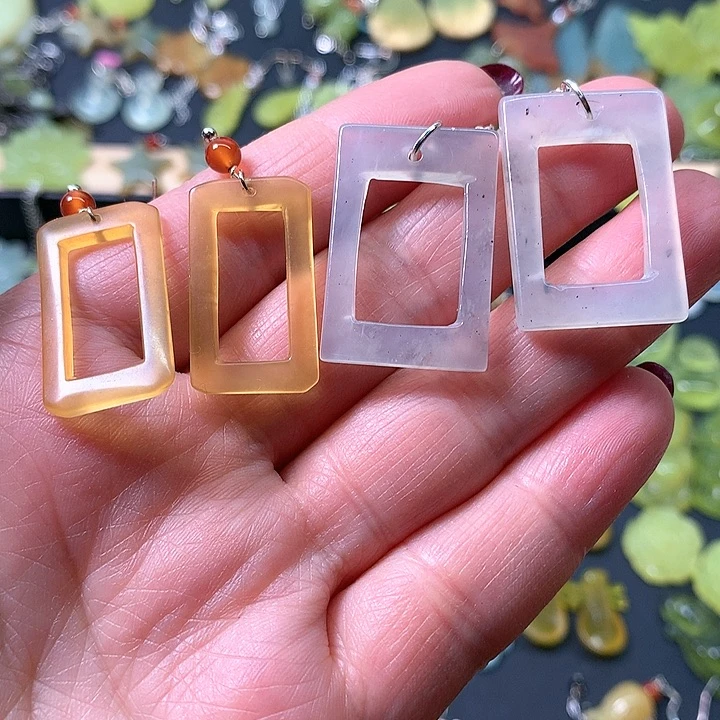 蛇纹石玉耳环未镶嵌