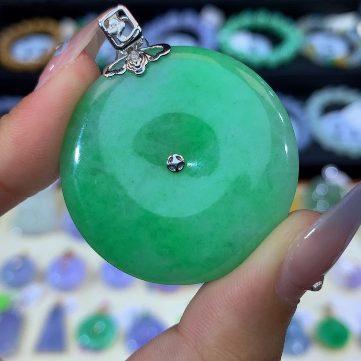 翡翠挂件18K金镶嵌翡翠