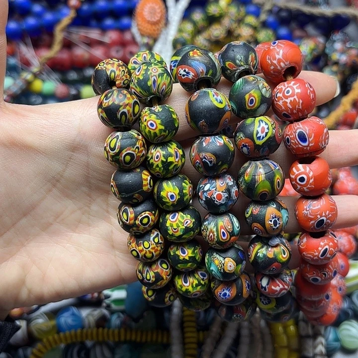 琉璃颈饰尼泊尔琉璃一条，喊我选款