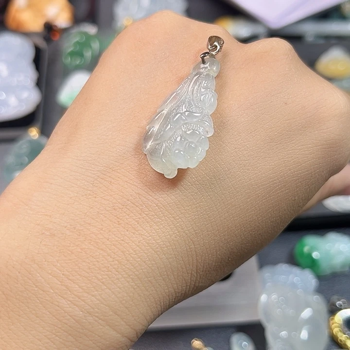 颈饰未镶嵌翡翠白菜