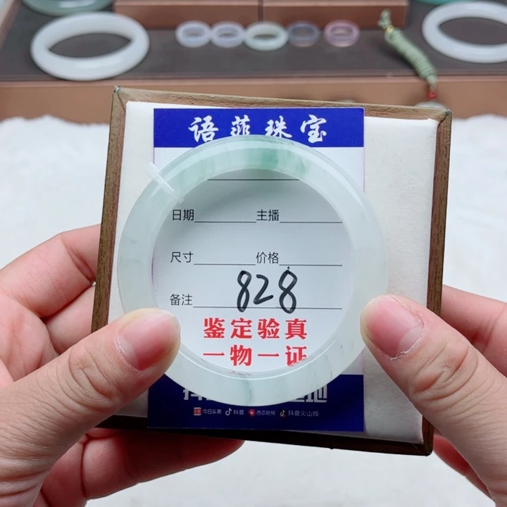 未镶嵌手镯石英质玉娟**姐