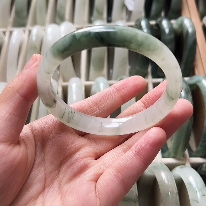 石英质玉未镶嵌手镯