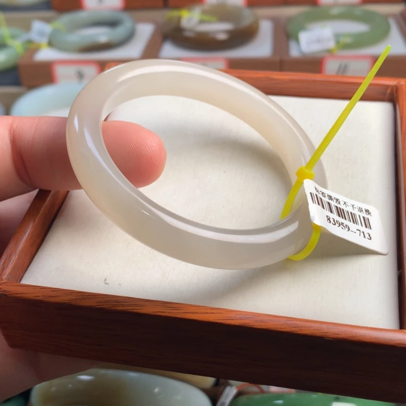 【闪购商品】和田玉手镯未镶嵌