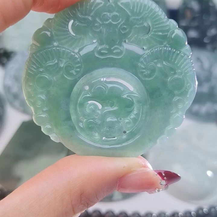 翡翠颈饰未镶嵌天然的A货翡翠多样性发货