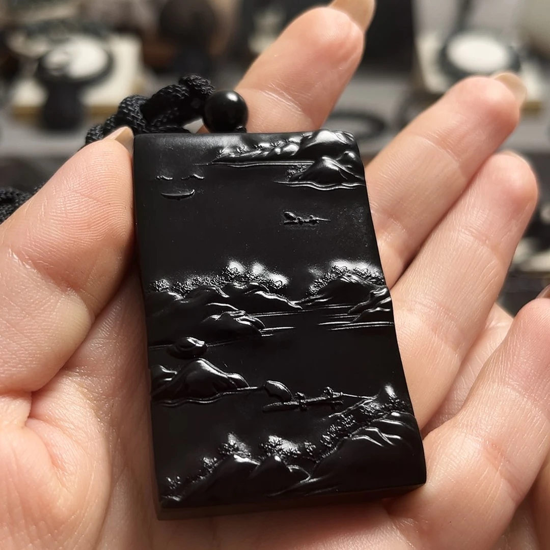 和田玉（墨玉）未镶嵌颈饰老料山水62克左右