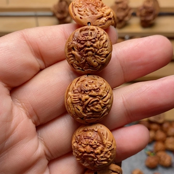 桃核雕刻钟馗手串