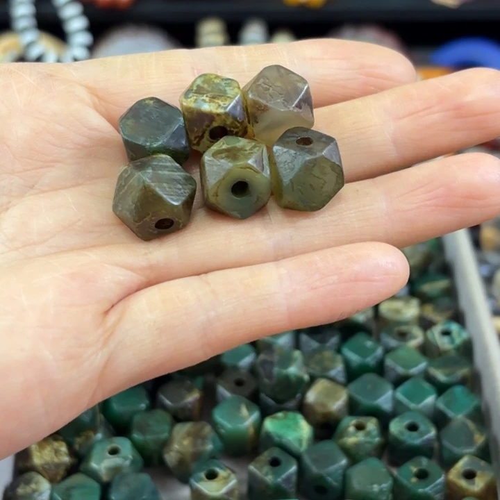 王***湘玛瑙/玉髓未镶嵌颈饰