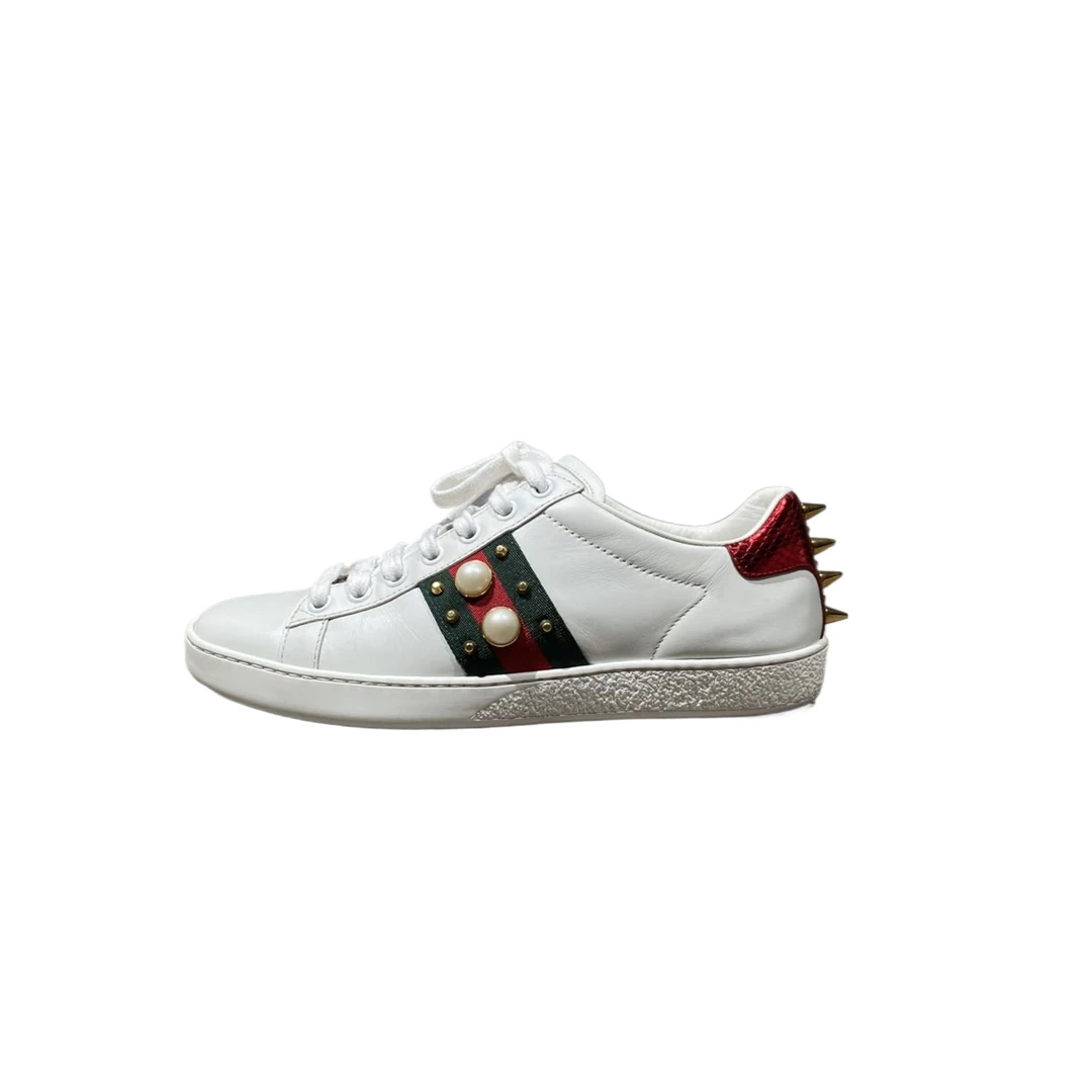 95新 GUCCI/古驰 35.5码 白色铆钉珍珠板鞋  re9306