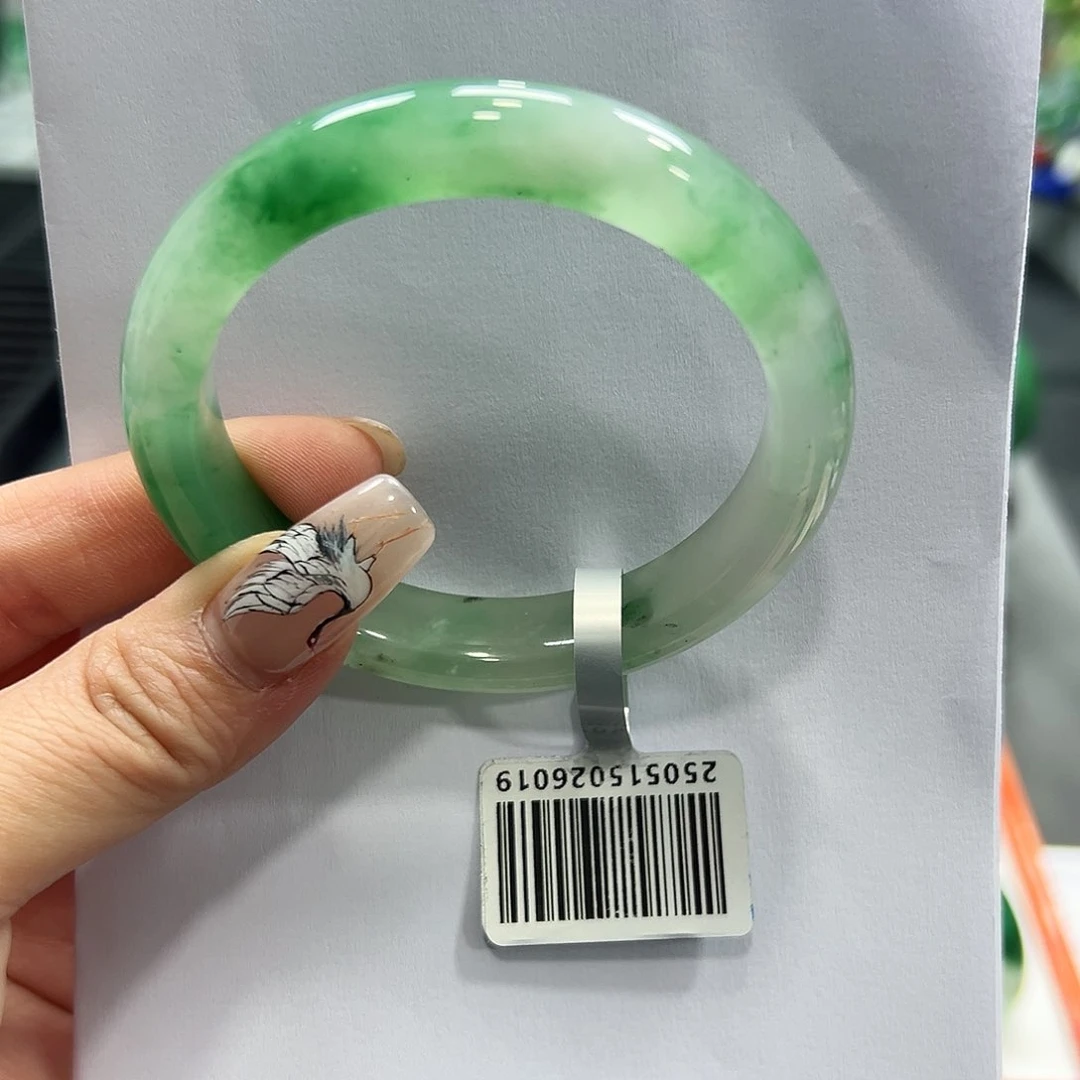 石英质玉手镯未镶嵌慧*?