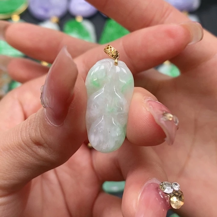 翡翠颈饰未镶嵌吊坠