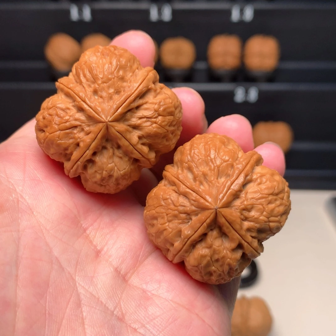 文玩核桃把件蘇*峯玉蟾四棱