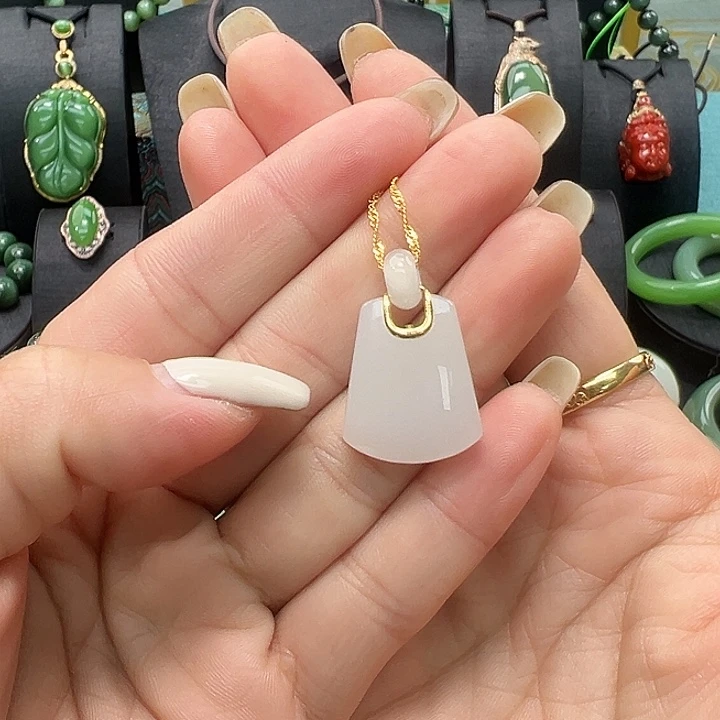 和田玉18K金镶嵌颈饰