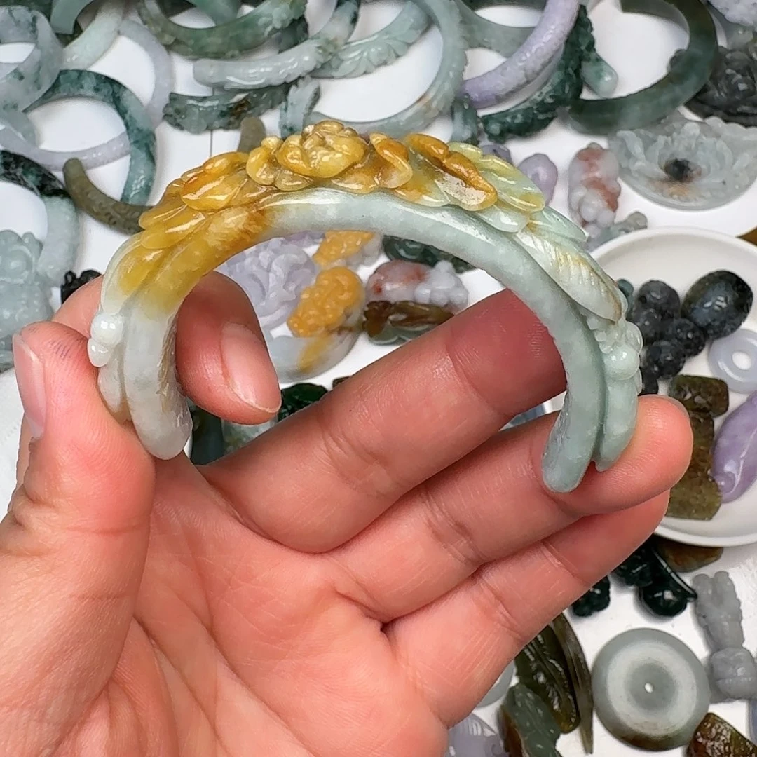 定制翡翠未镶嵌半镯