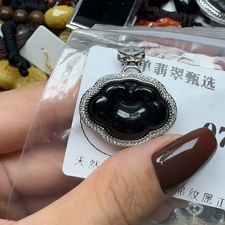 翡翠未镶嵌颈饰6948550869780797367