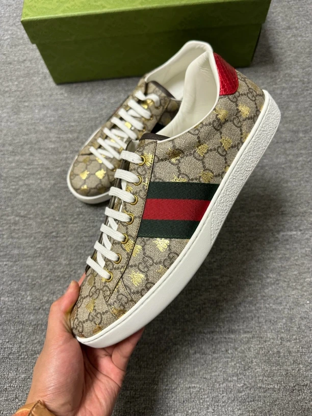 全新未使用 GUCCI/古驰 45码原盒 ACE小蜜蜂烫金男款板鞋 涂标