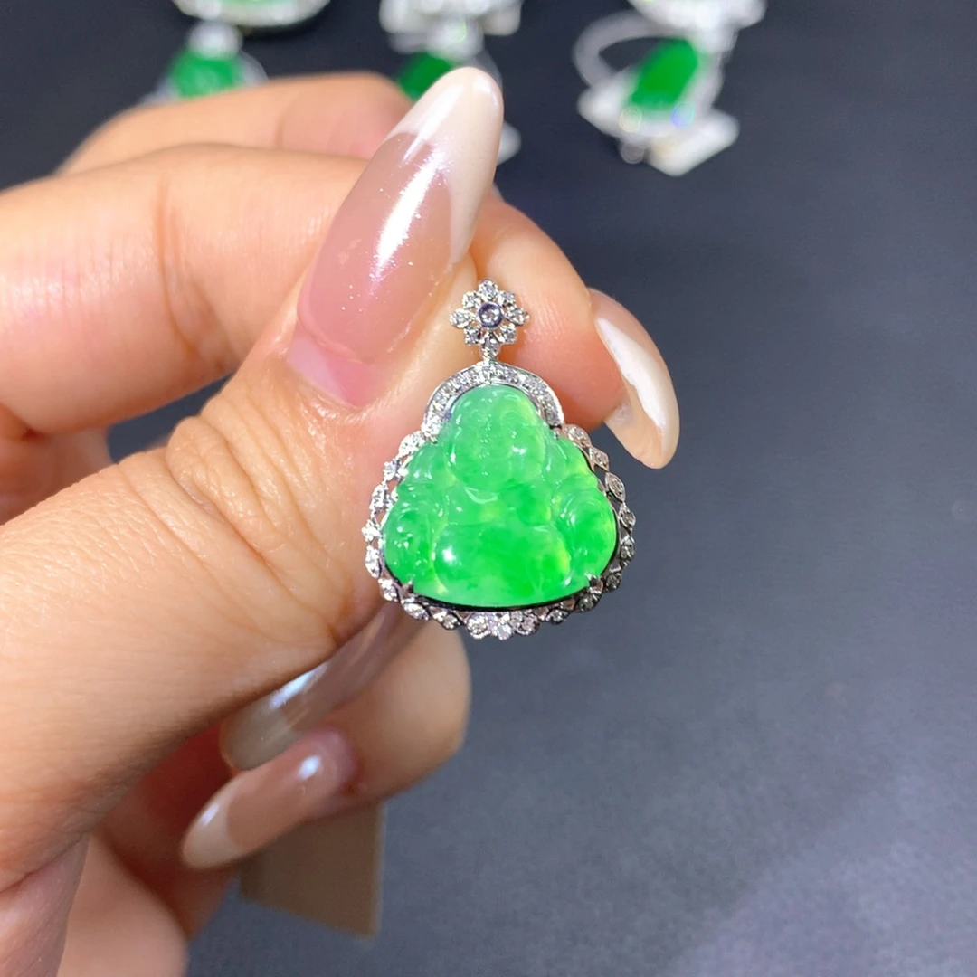 翡翠18K金镶嵌颈饰翡翠