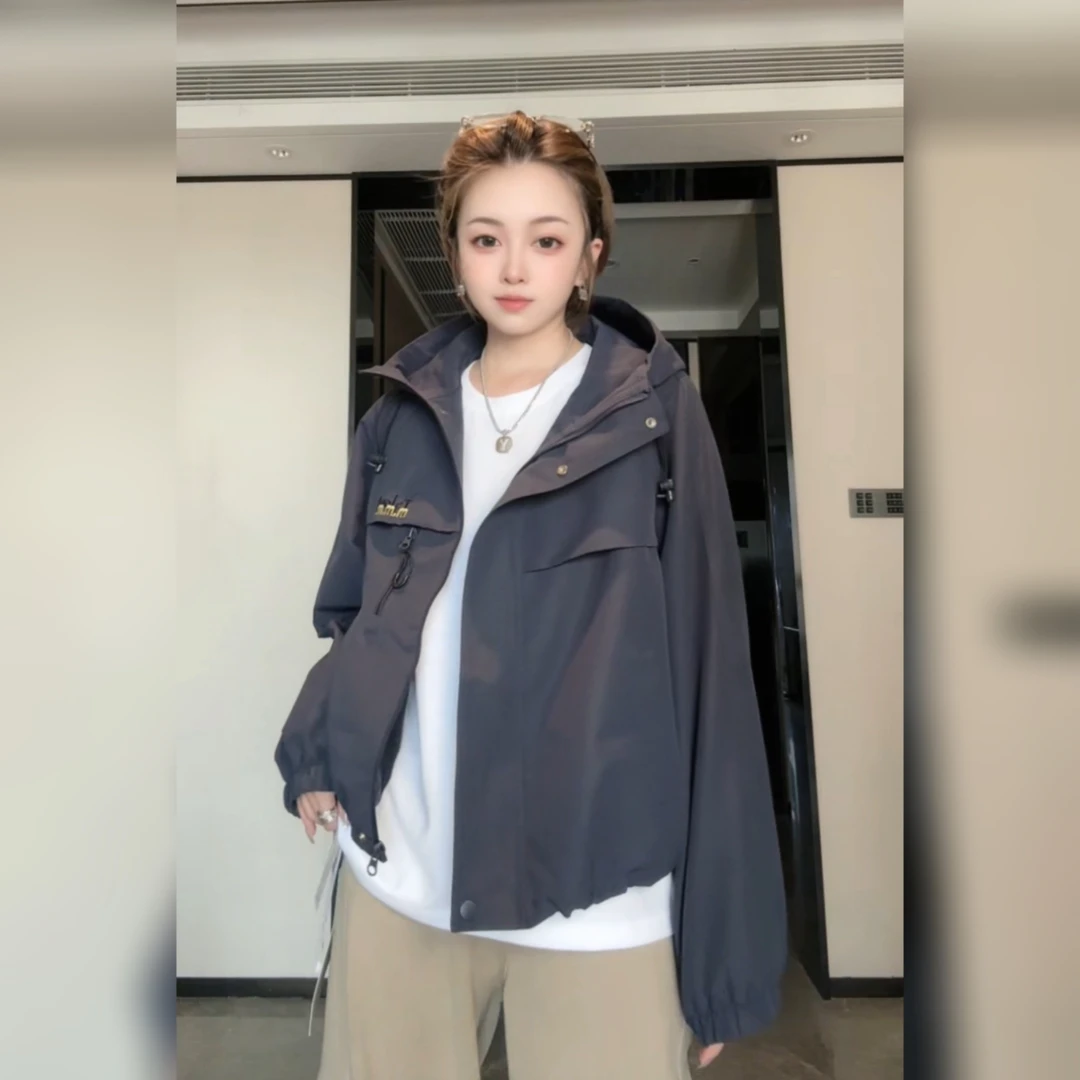 820秋季新款欧货高品质短款宽松连帽冲锋衣外套