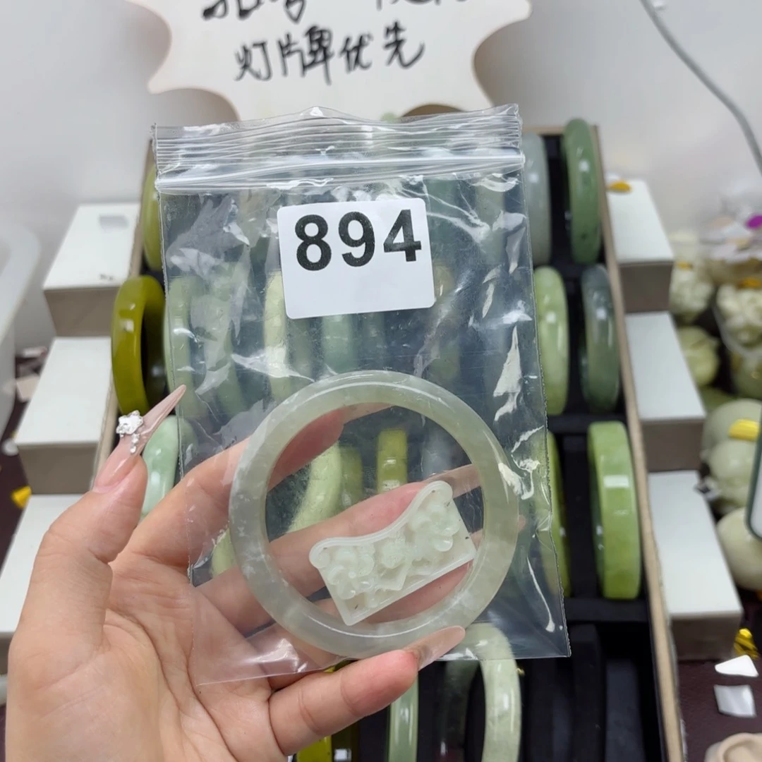 蛇纹石玉未镶嵌手镯不**间