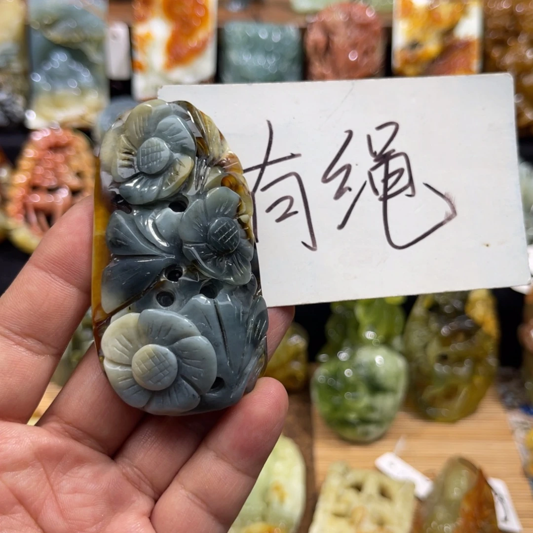 蛇纹石玉未镶嵌颈饰