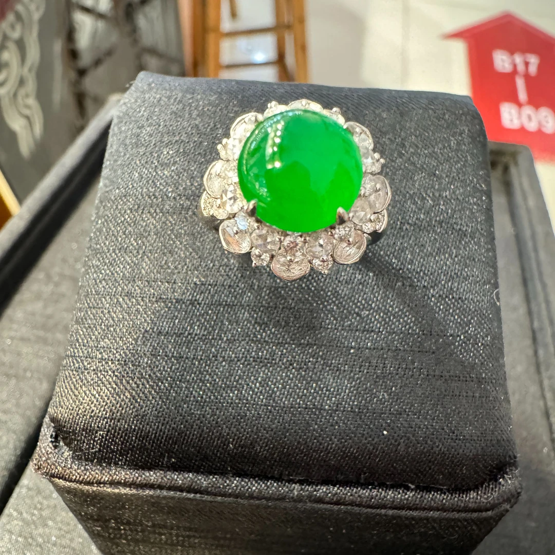 18K金镶嵌真金真钻女士翡翠戒指