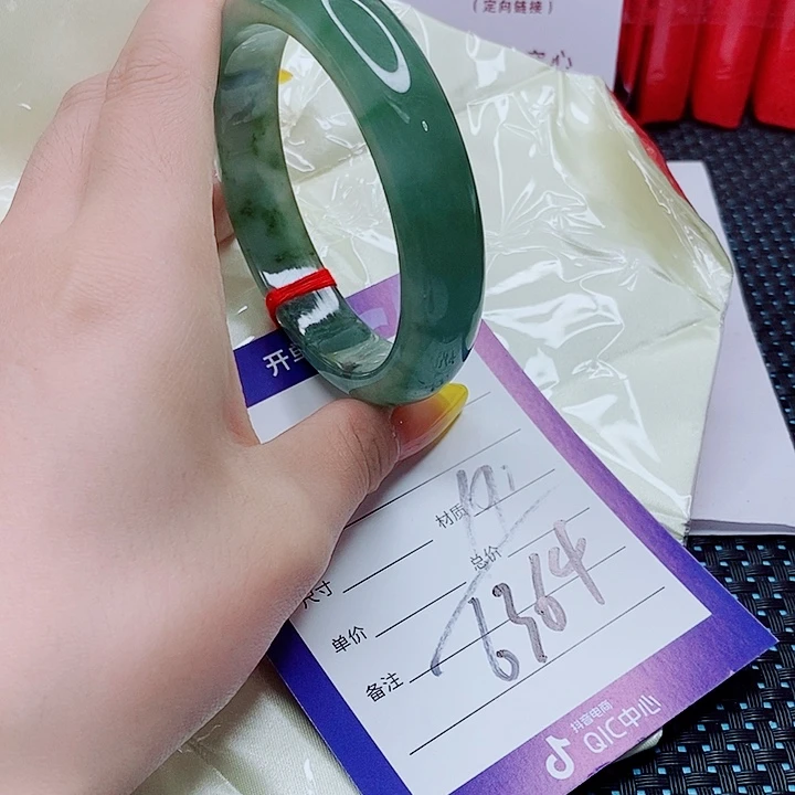 翡翠手镯（圆镯）未镶嵌翡翠