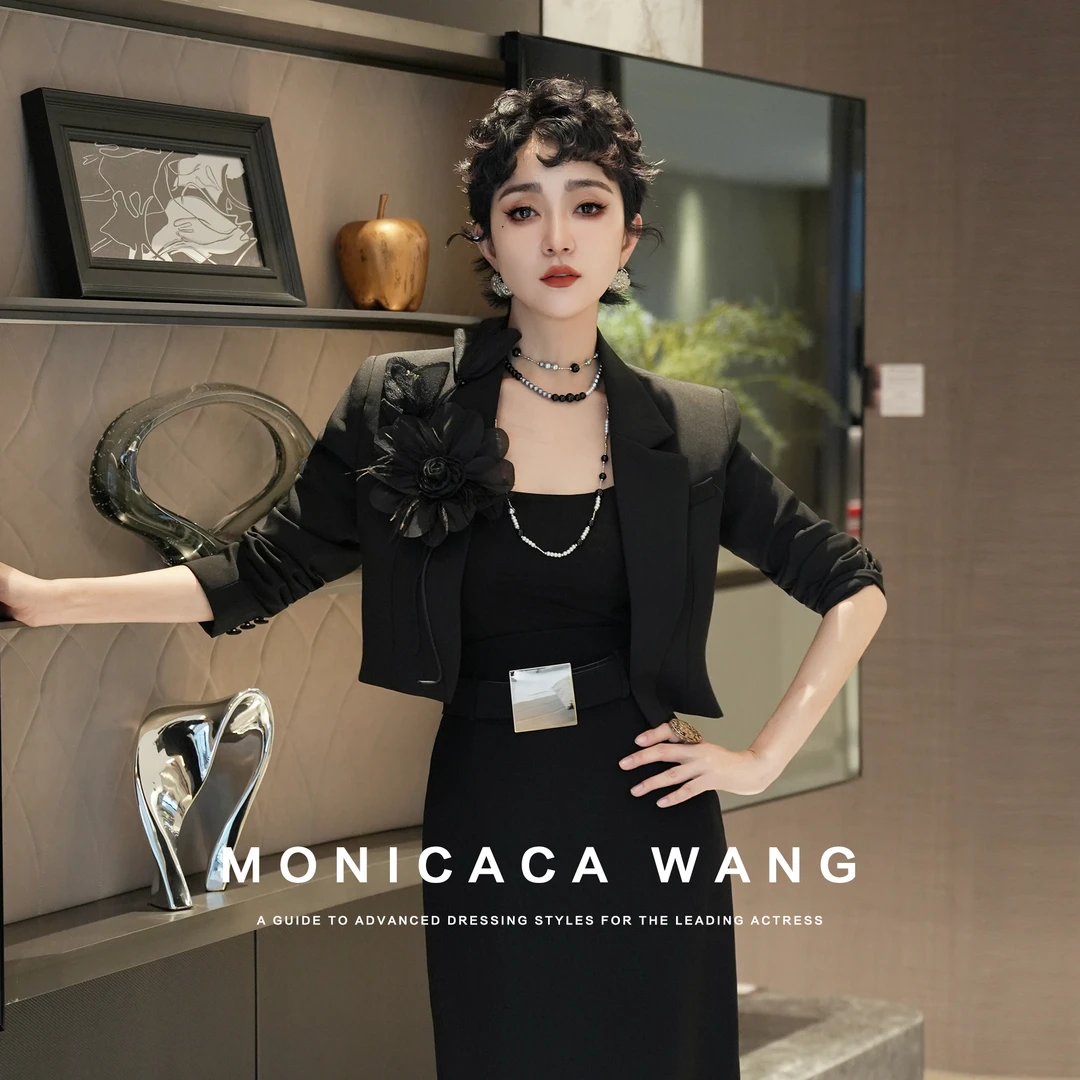 【莫妮卡卡】2025早秋穿搭时尚花朵黑色短款百搭西装外套S80013