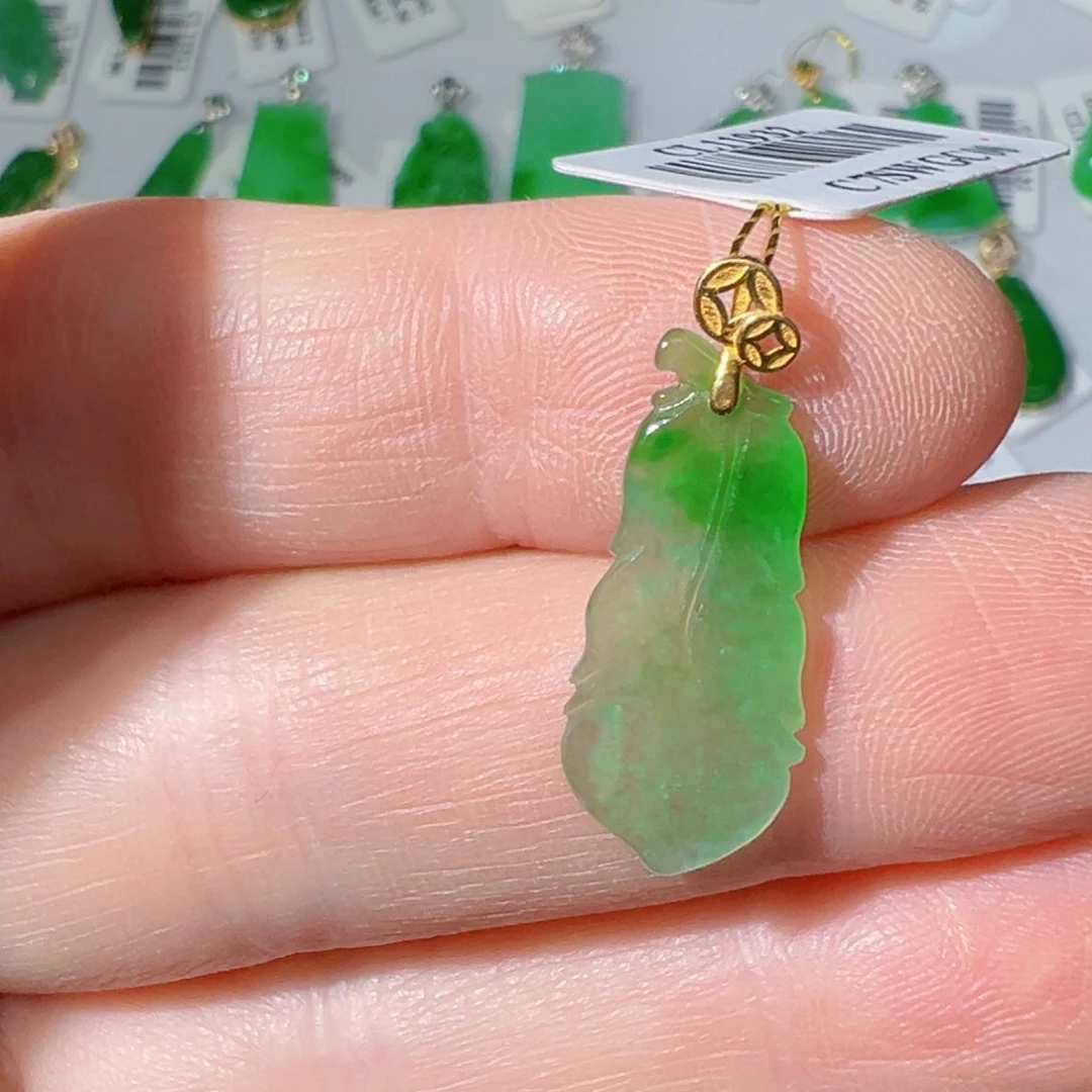 翡翠挂件18K金镶嵌翡翠