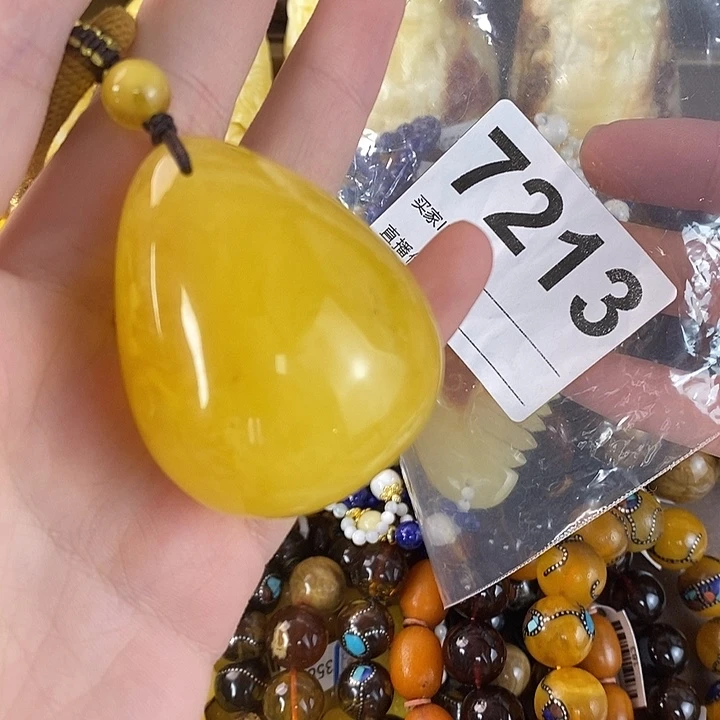 蜜蜡未镶嵌珠宝奇石